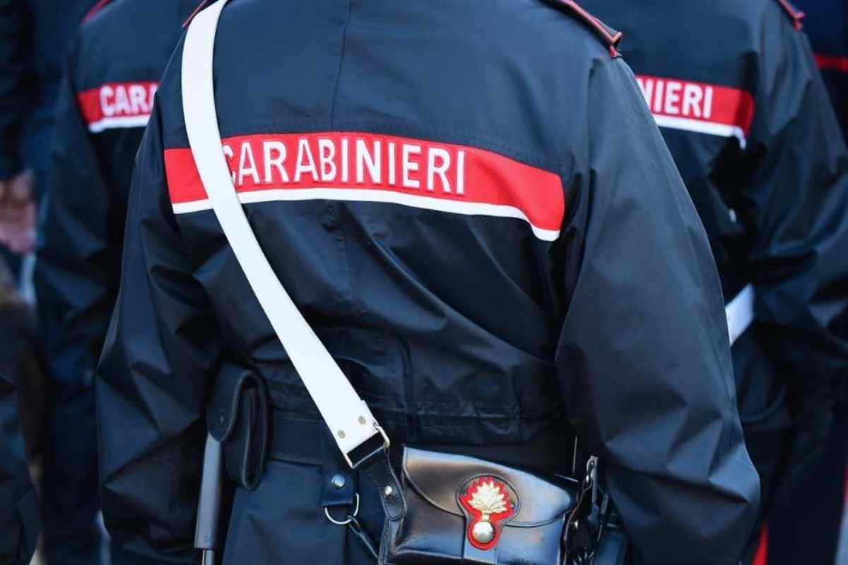 carabinieri e vandali a Palermo